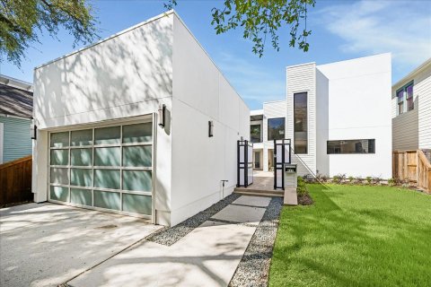 427 W 27th Street